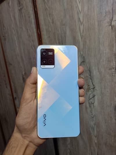 Vivo Y21T 4/128 with box front glass crack otherwise all ok