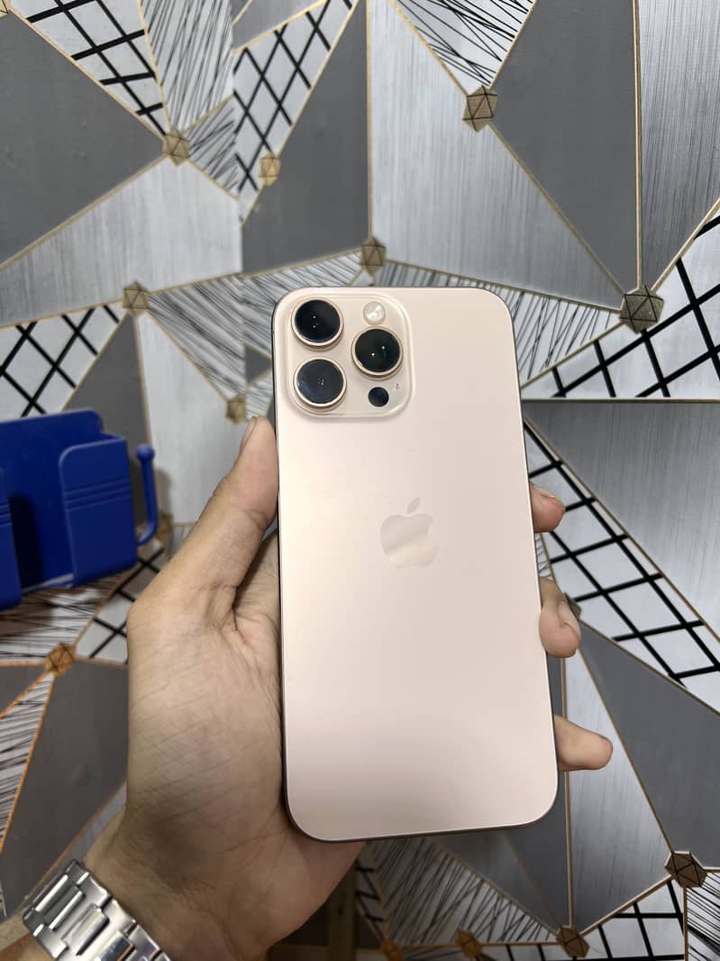 iPhone 16 Pro Max 11