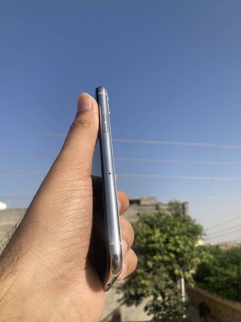 Apple iPhone 11 Pro 1