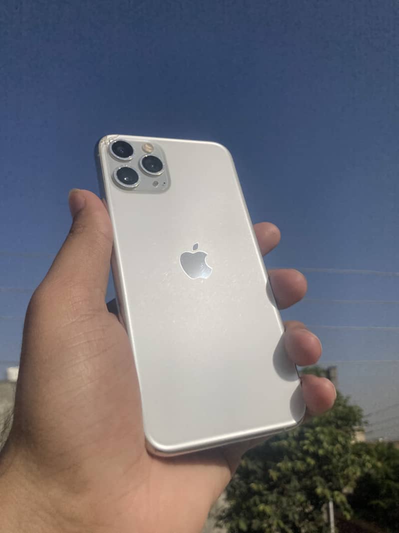 Apple iPhone 11 Pro 4