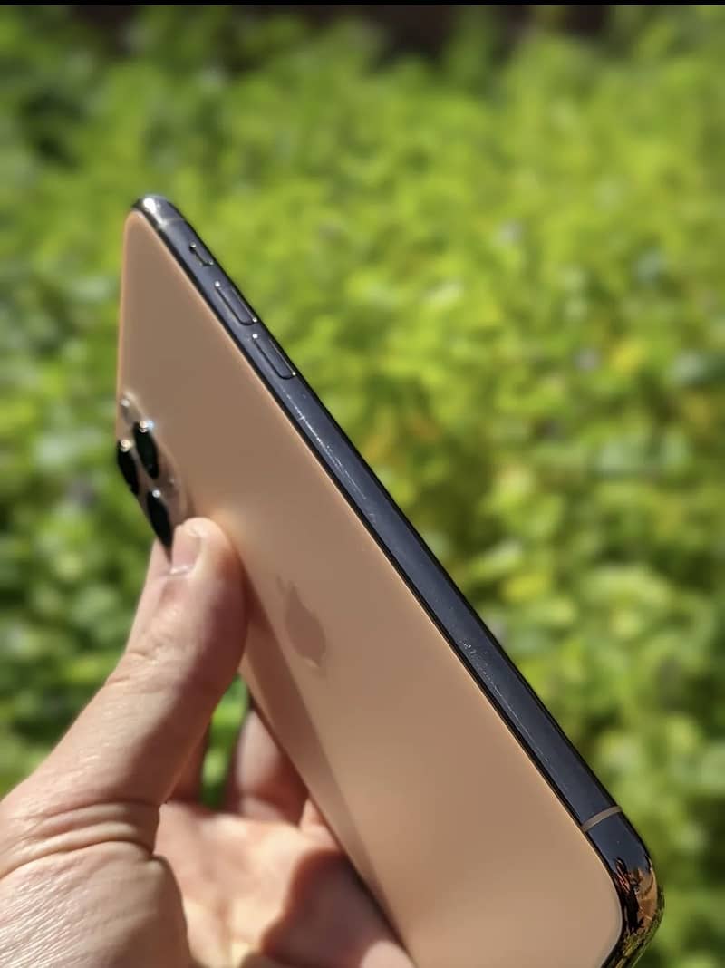 Apple iPhone 11 Pro Max 0