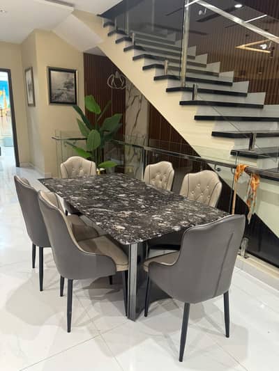 Dining table for sale