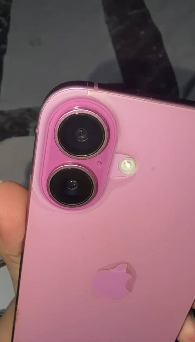 Apple iPhone 16 3