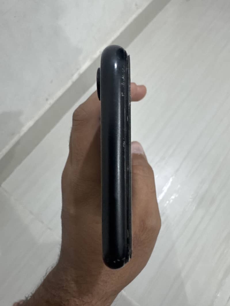 Apple iPhone XR 7