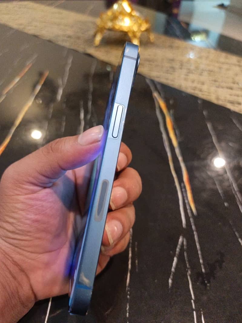 Apple iPhone 13 7