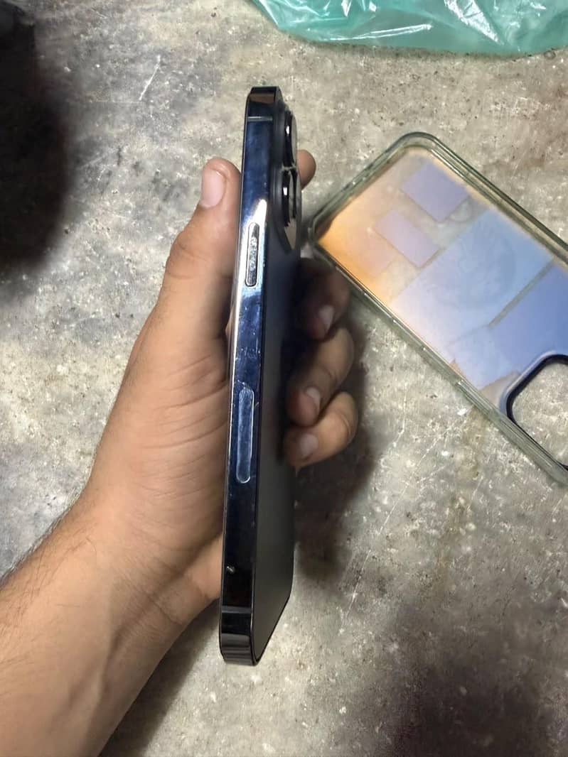 Apple iPhone 14 Pro Max 1