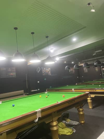 Snooker club k liye lrka chahiye