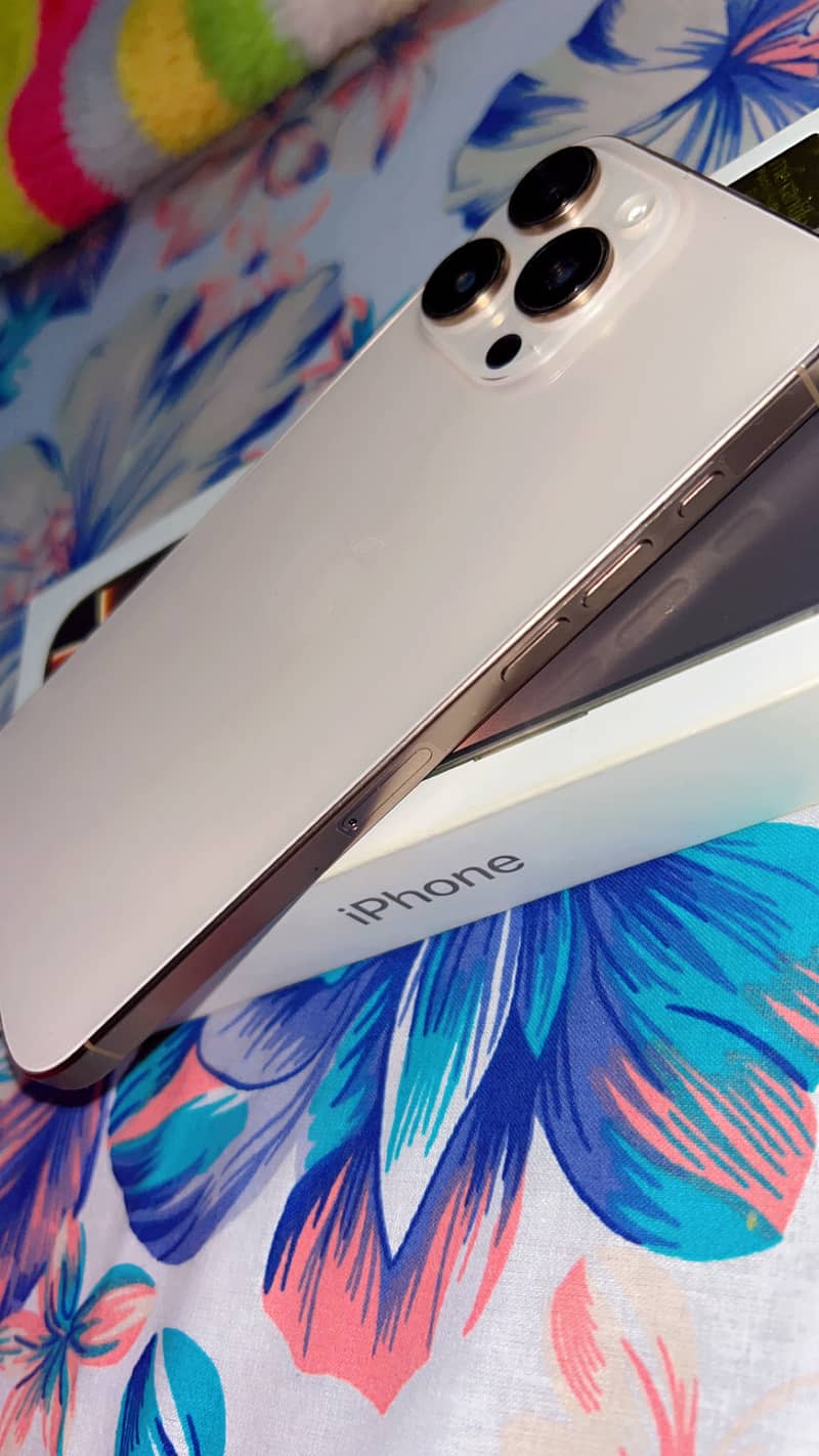 Apple iPhone 16 Pro Max 7