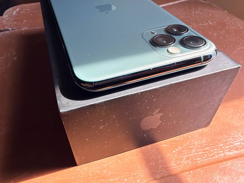 Apple iPhone 11 Pro Max 4