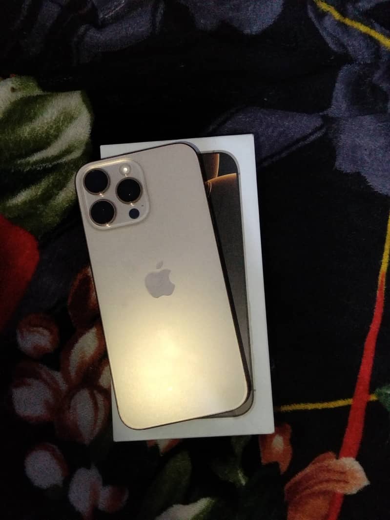 Apple iPhone 16 Pro Max 0