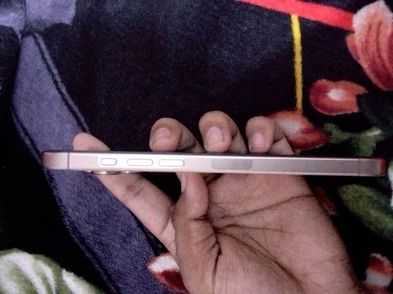 Apple iPhone 16 Pro Max 5