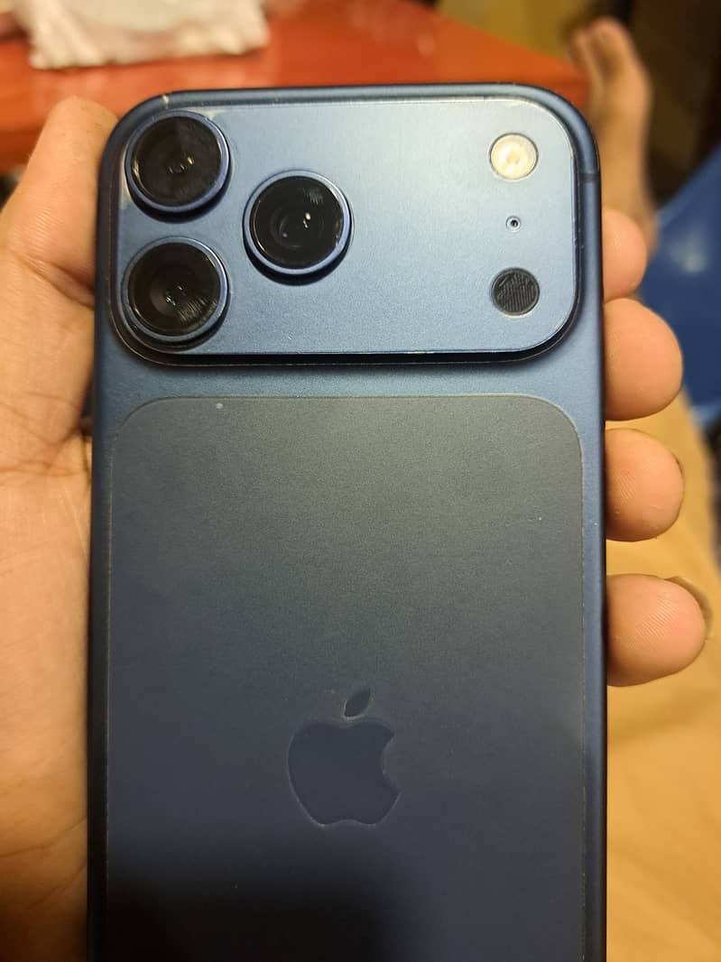 Apple iPhone 17 Pro Max 1