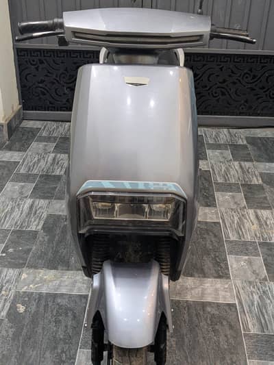 electric scooty yj future cruise good condition 03071663030