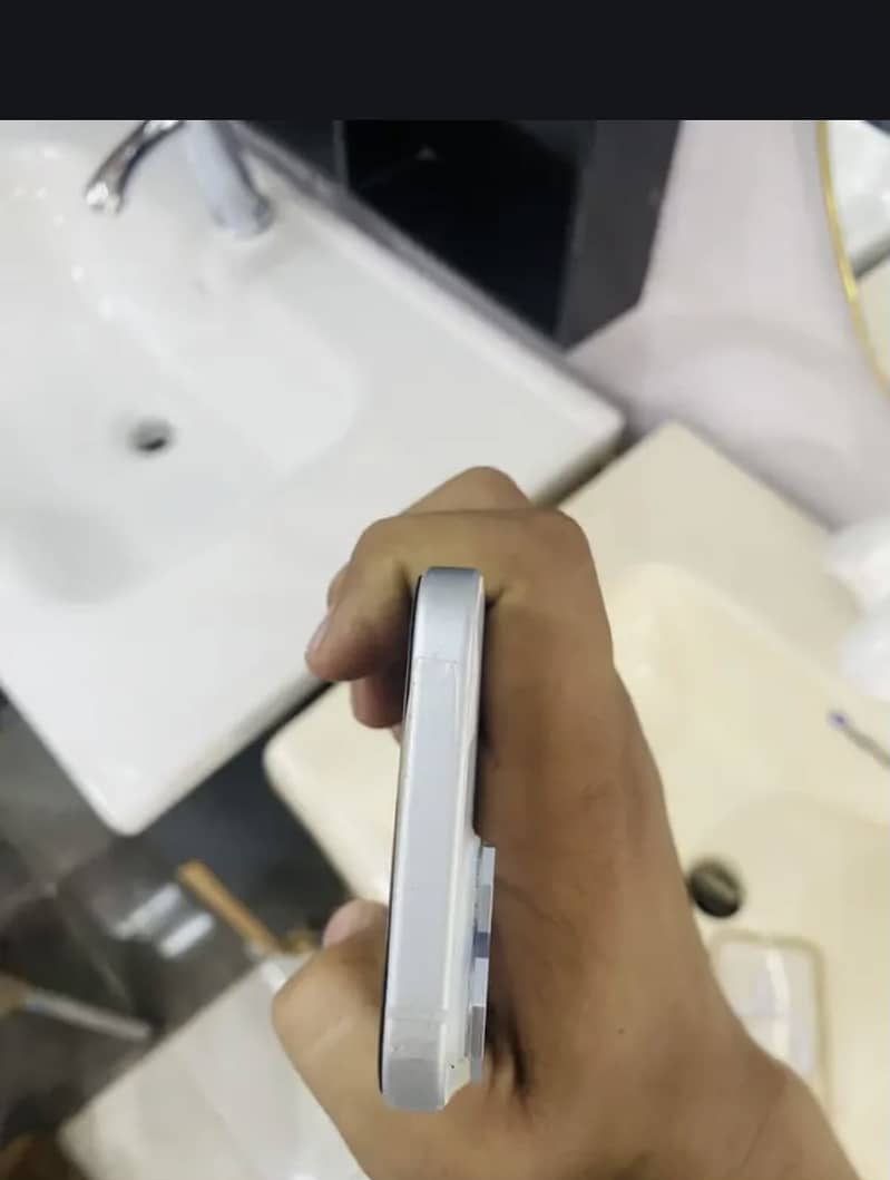 Apple iPhone 15 6