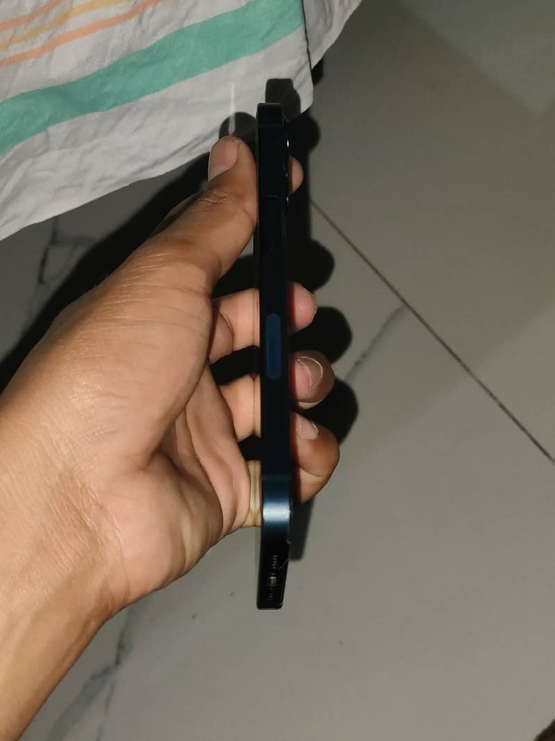 Apple iPhone 13 4