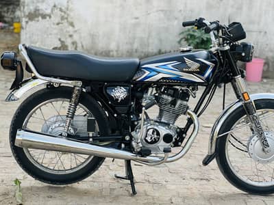 HONDA CG 125 2025 model black