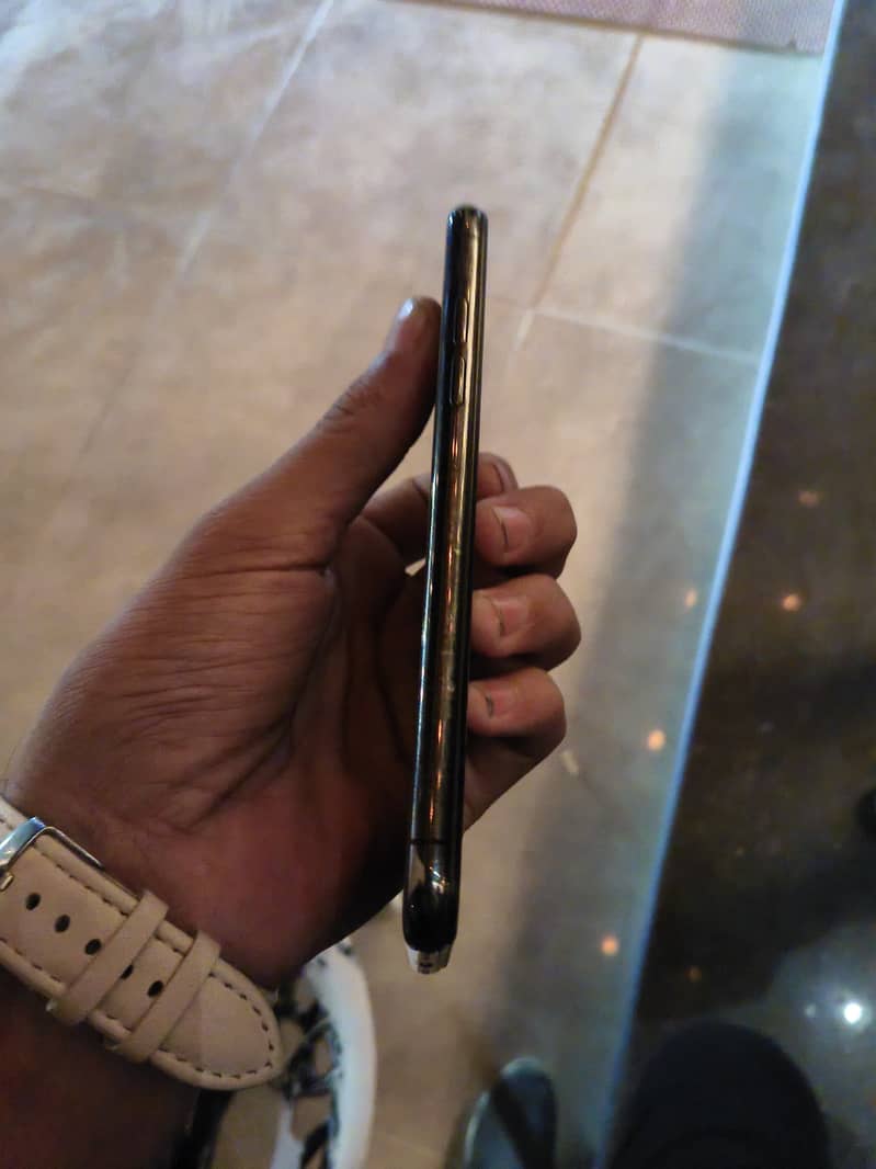 Apple iPhone X 5