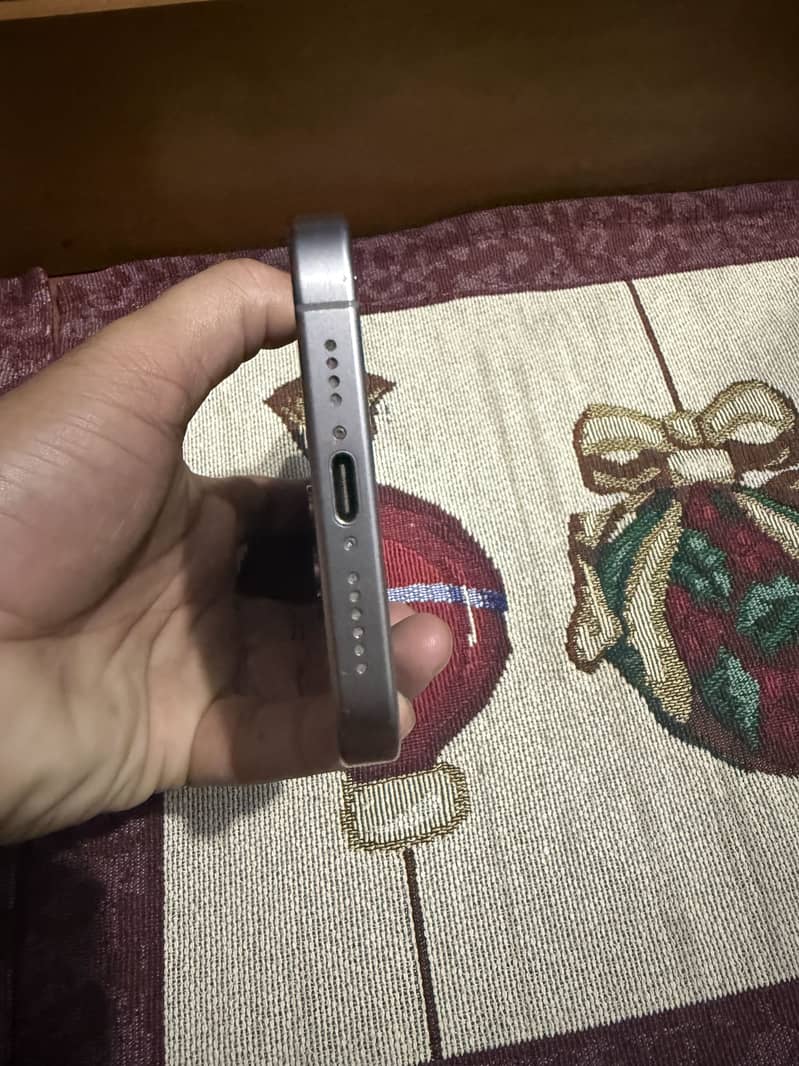 Apple iPhone 15 Pro Max 6