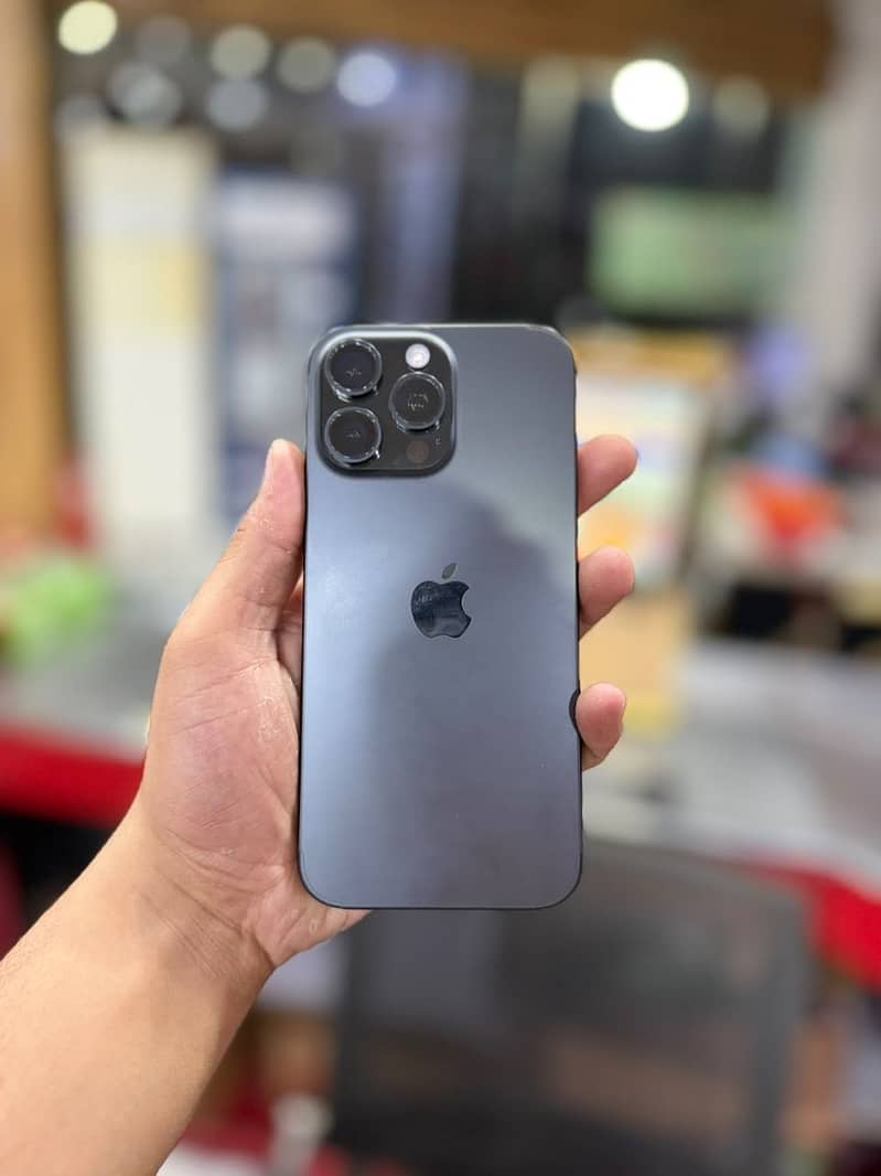 Apple iPhone 16 Pro Max 0