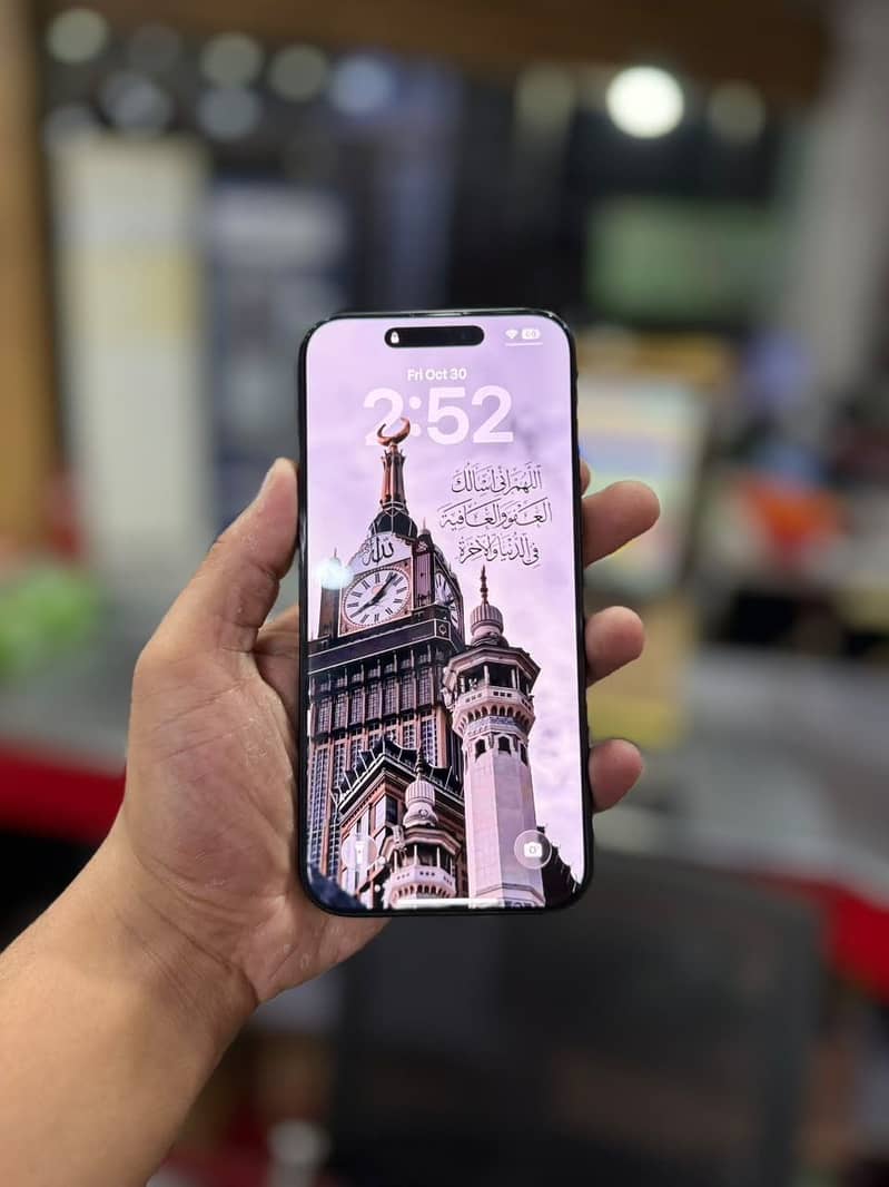 Apple iPhone 16 Pro Max 1