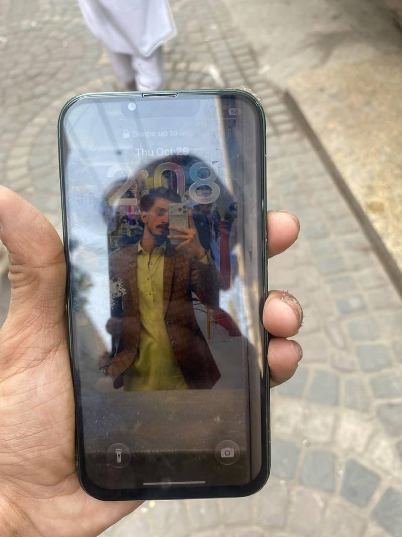 Apple iPhone 13 4