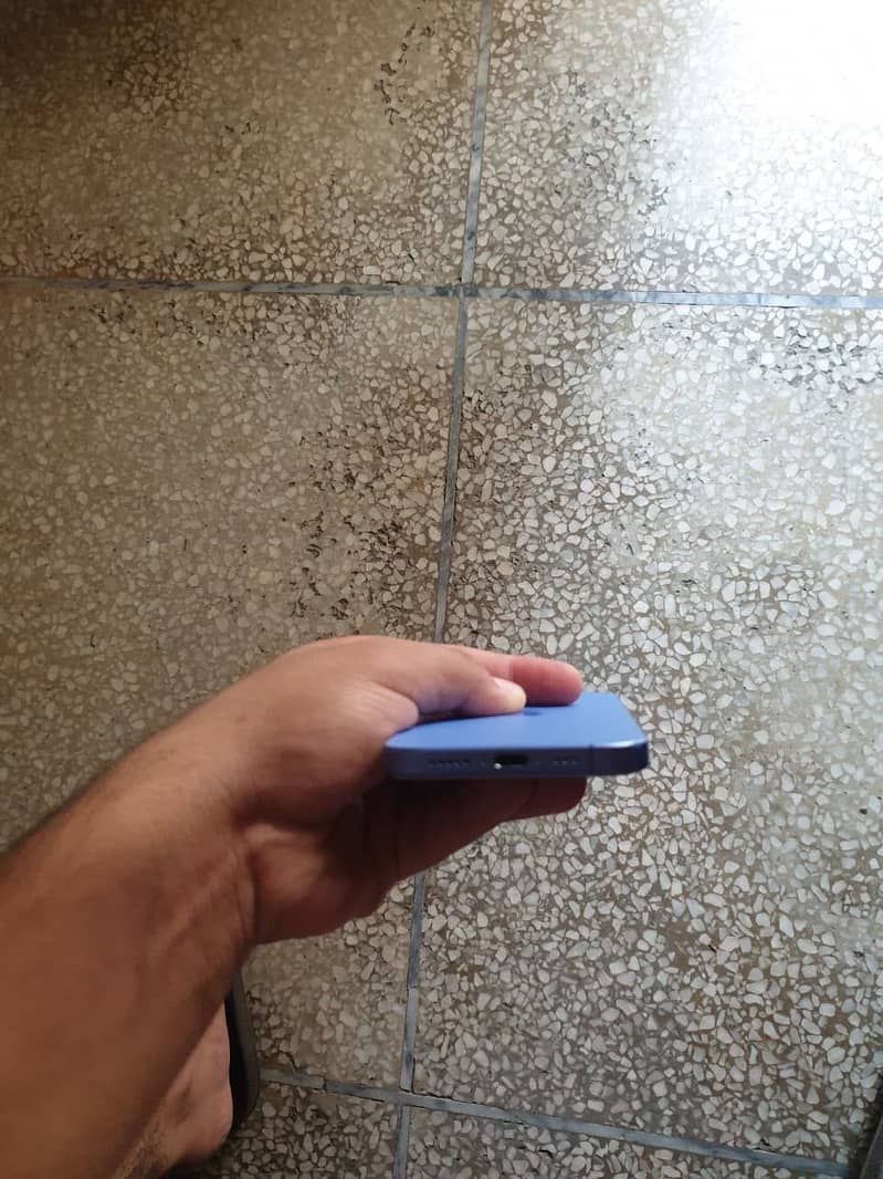 Apple iPhone 16 1