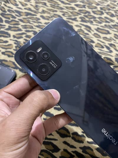 Realme C35
