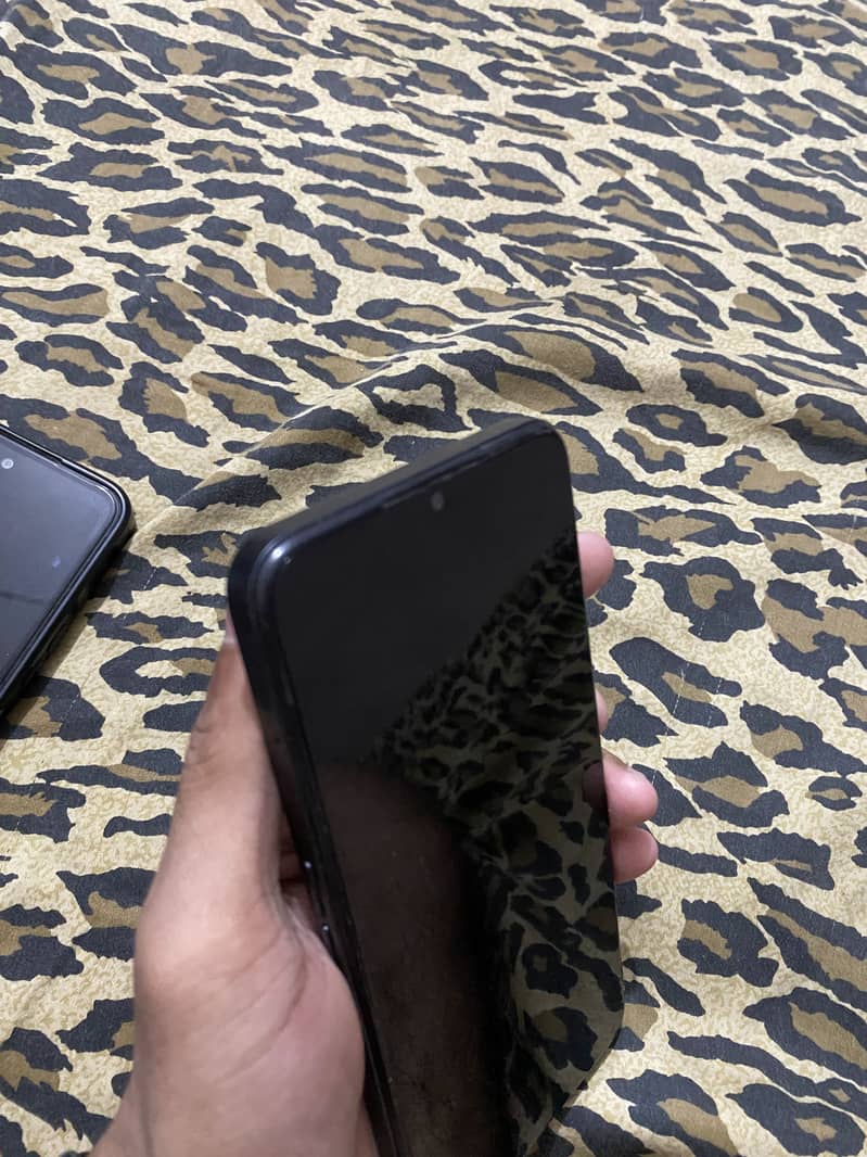 Realme C35 9