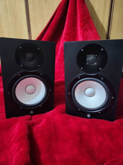 YAMAHA HS8