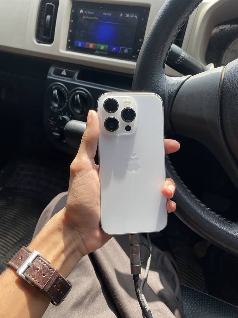 Apple iPhone 14 Pro 1