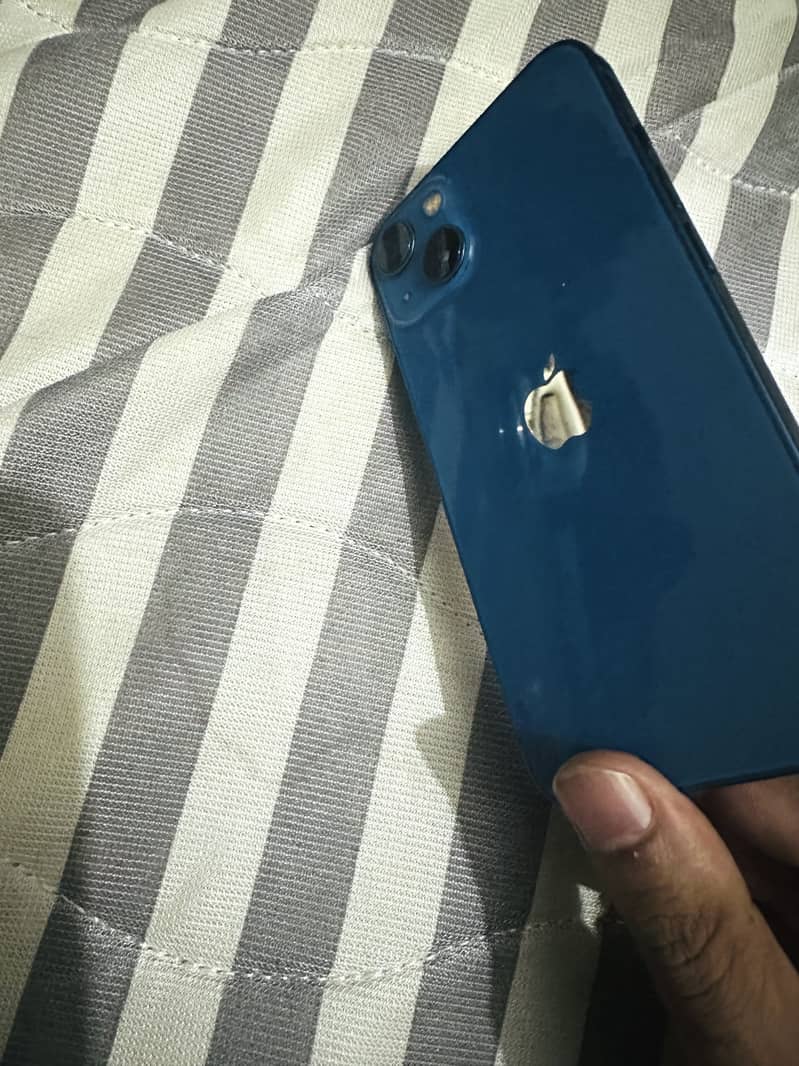 Apple iPhone 13 5