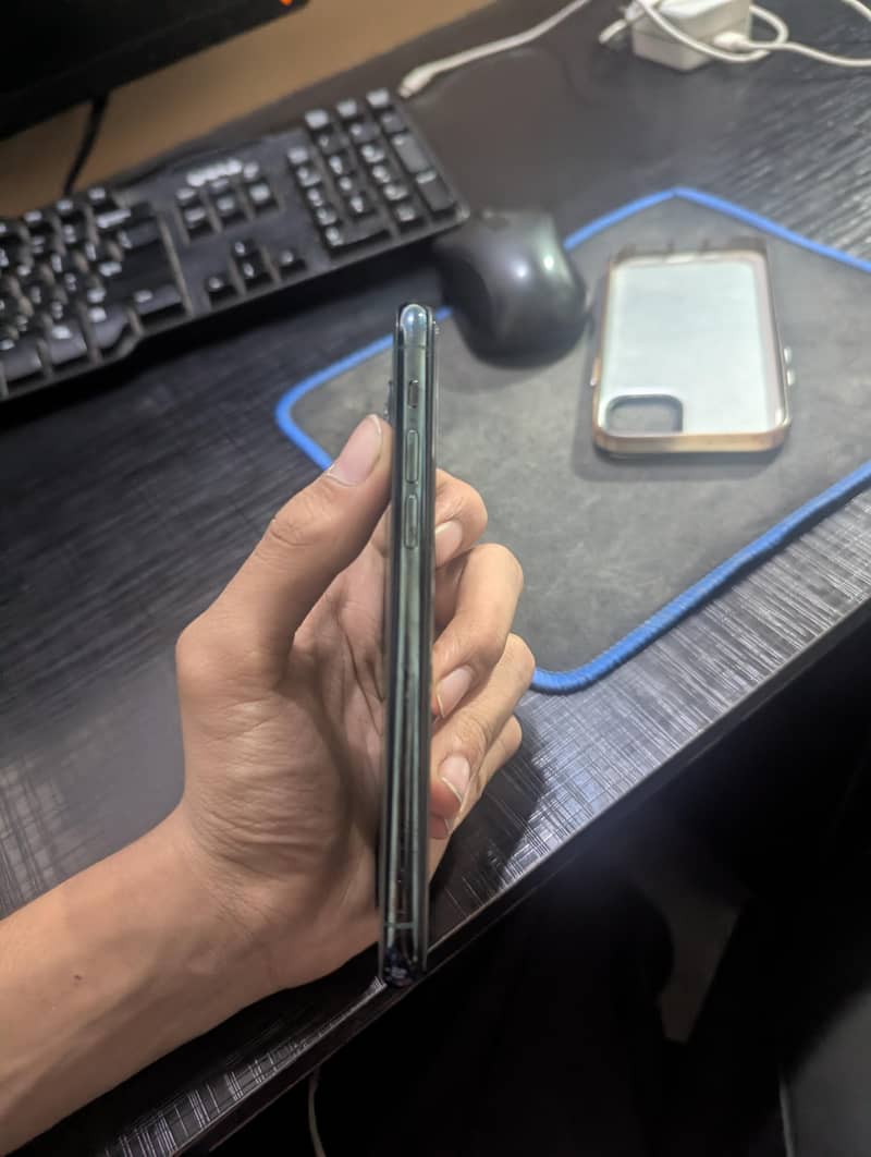 Apple iPhone 11 Pro 7
