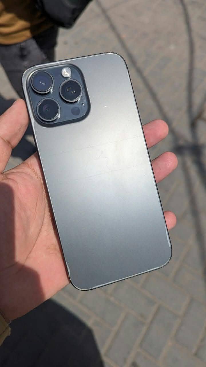 Apple iPhone 15 Pro Max 1