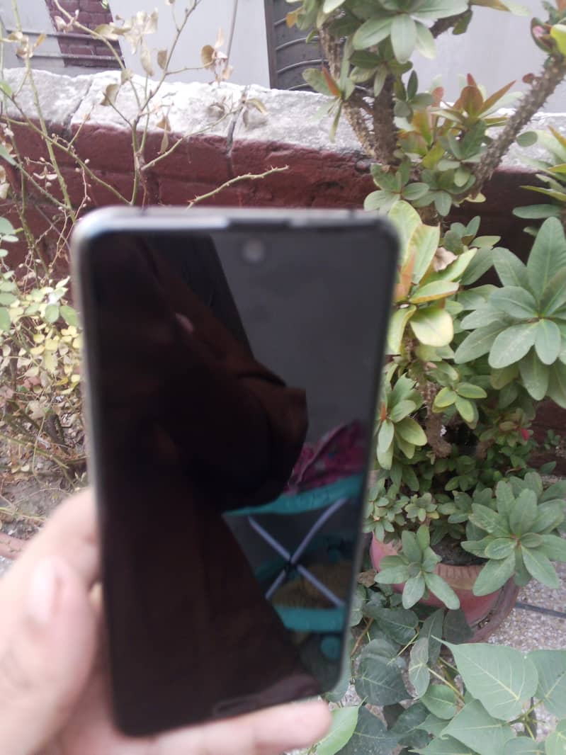 Sharp Aquos R3 1