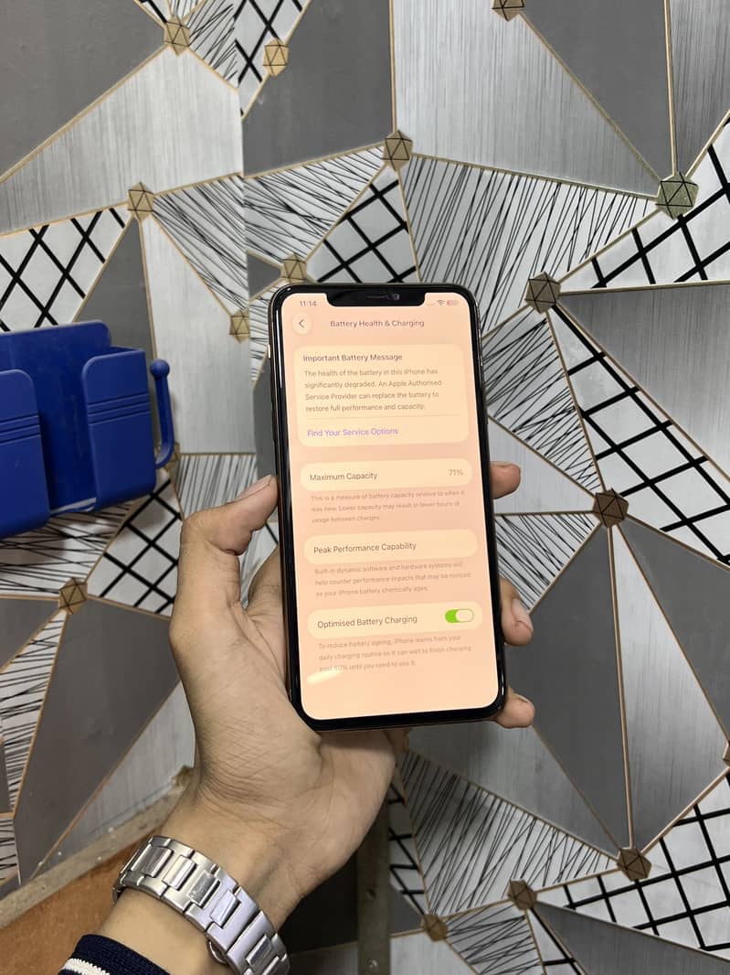 iPhone 11 Pro Max 12