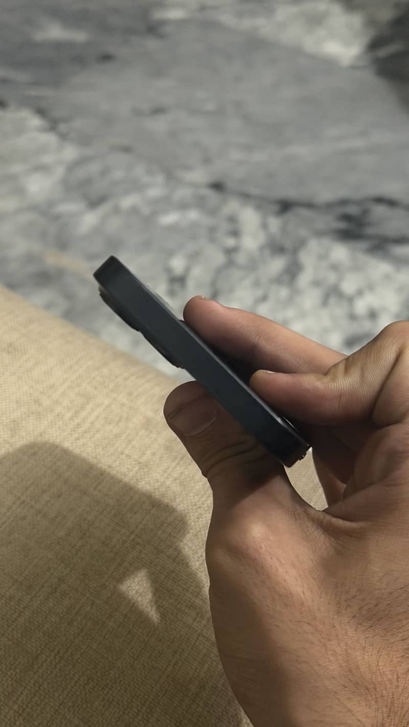 Apple iPhone 13 4