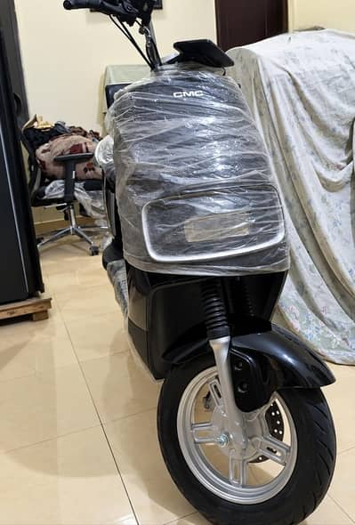 CMC T10 electric scooty