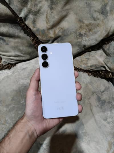 Samsung Galaxy S25 FE - 256 GB - Factory Unlocked - 10/10 Condition