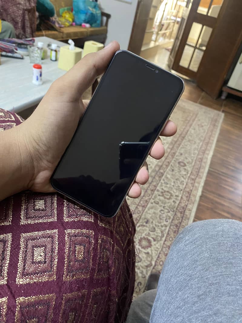 Apple iPhone 11 Pro Max 1