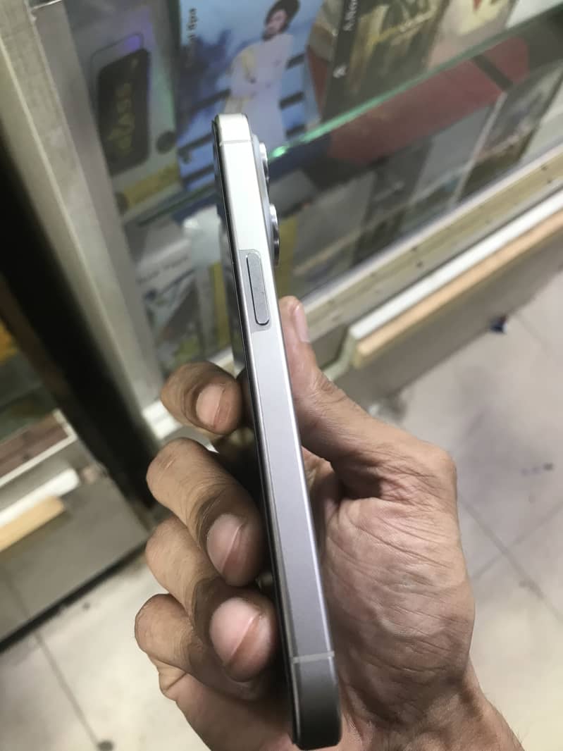 Apple iPhone 15 Pro 1