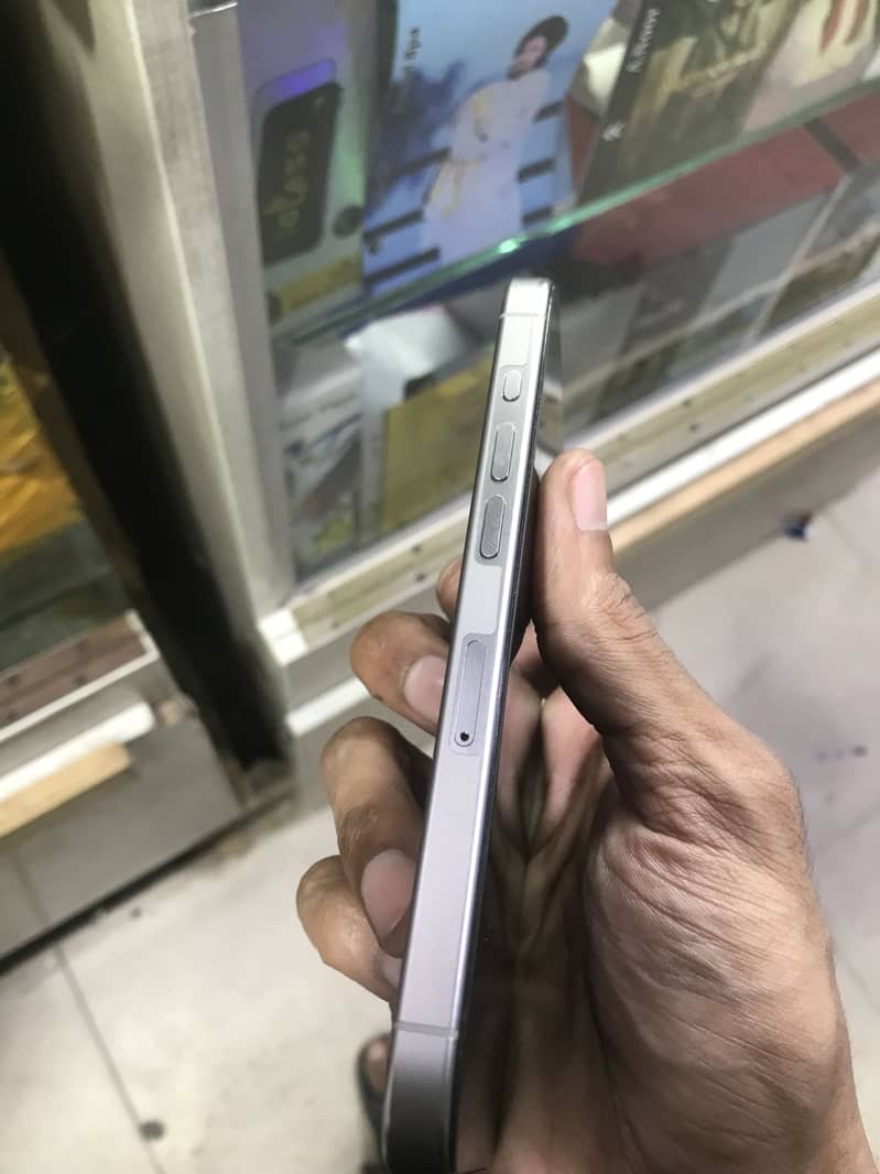 Apple iPhone 15 Pro 3