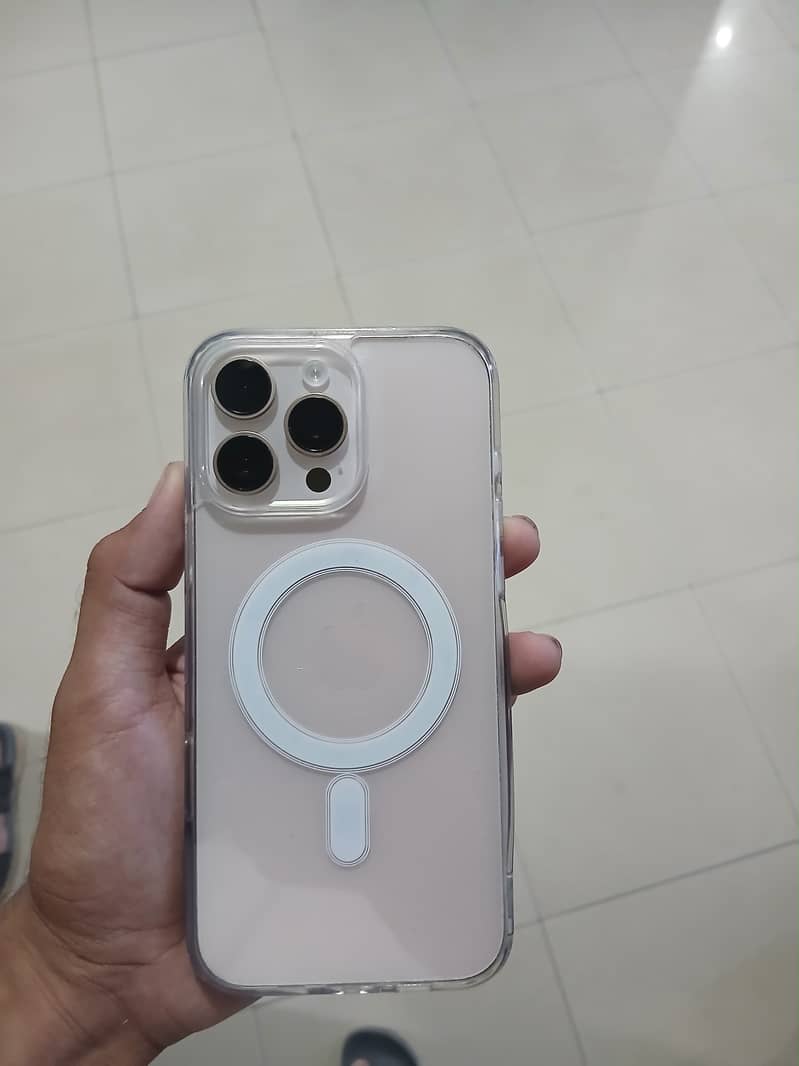 Apple iPhone 16 Pro Max 0