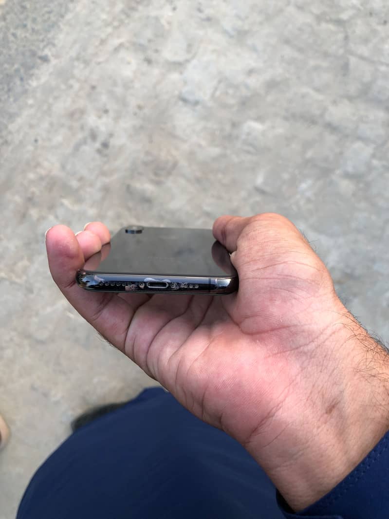 Apple iPhone XS 1