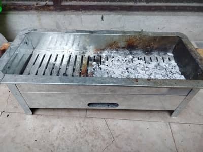 BAR B Q anghithi for sale size 2feet length 1foot wide easily movable