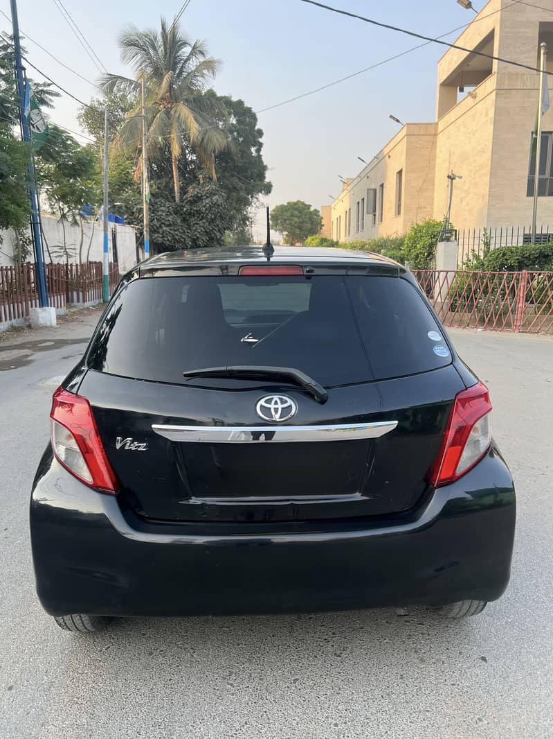 Toyota Vitz 1
