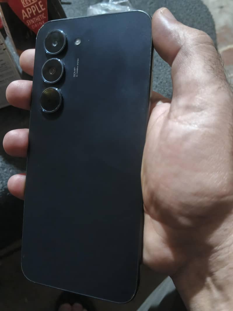 Tecno CAMON 40 Pro 0