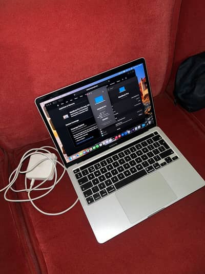 Apple macbook pro m1 chip 8/256gb model