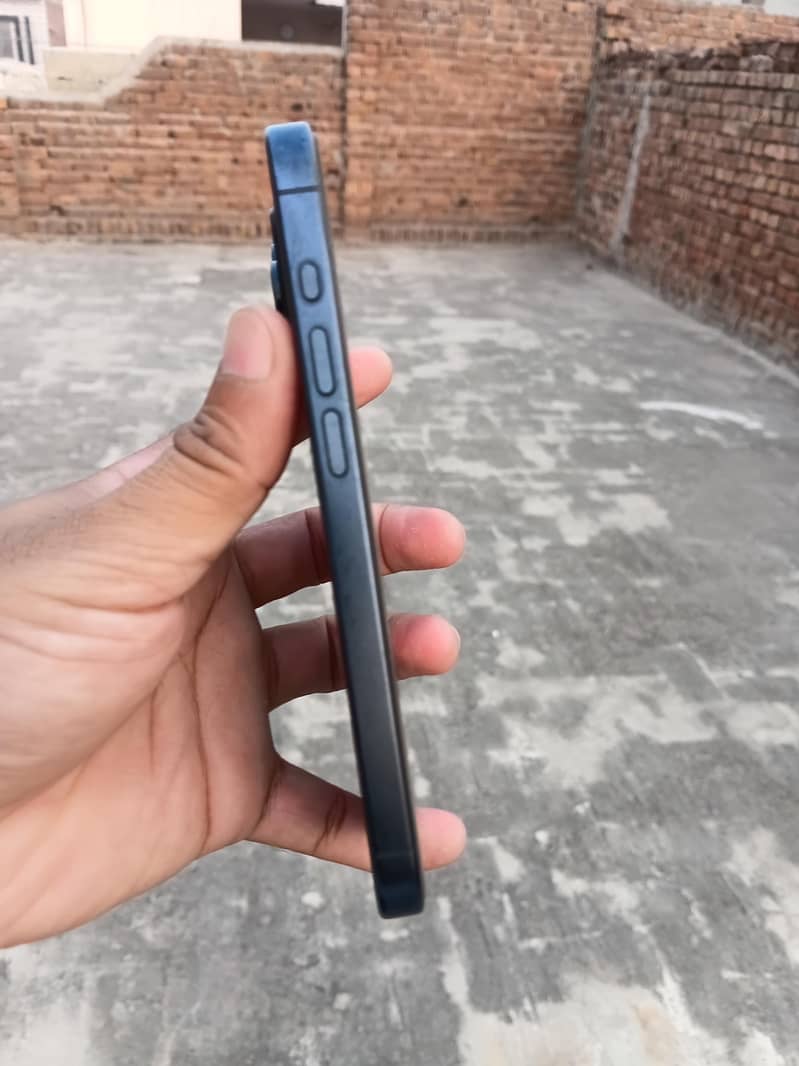 Apple iPhone 15 Pro 9