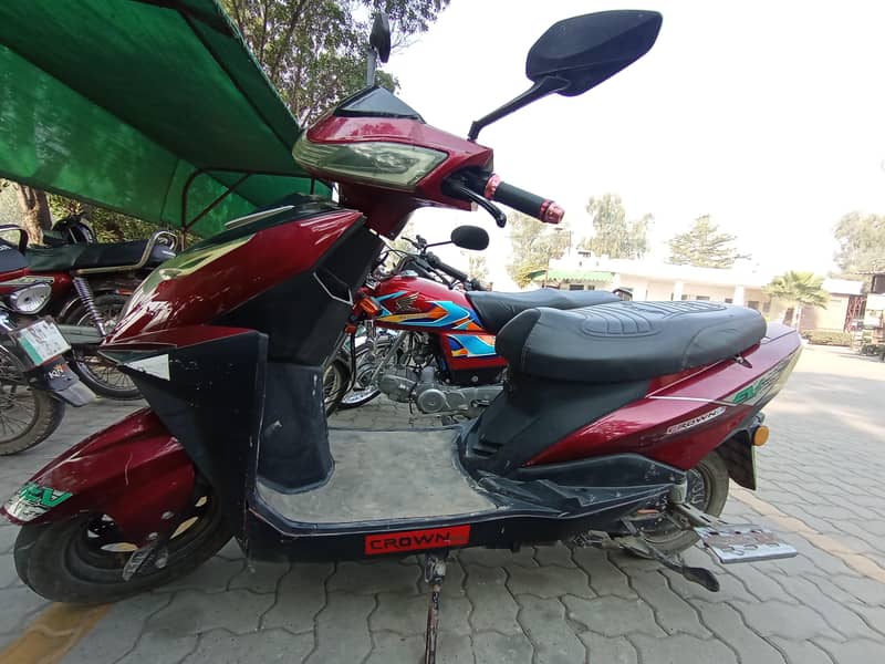 crown EV 0