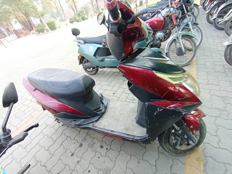 crown EV 1